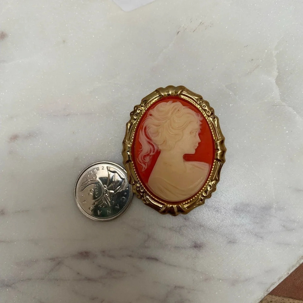 Vintage - Scarf Ring with Vintage Cameo